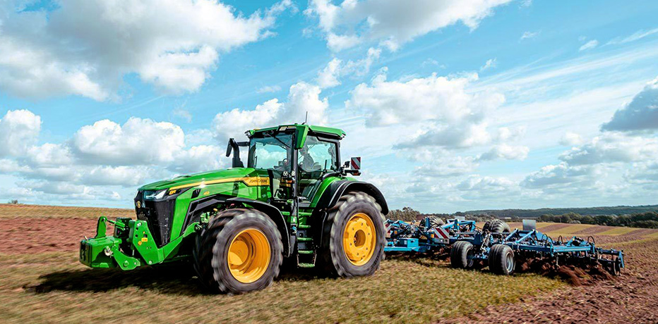 Трактор John Deere 8R